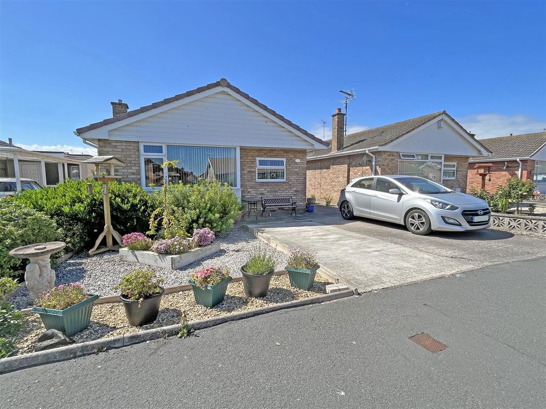 2 bed detached bungalow for sale in Lon Y Gors, Pensarn, Conwy LL22