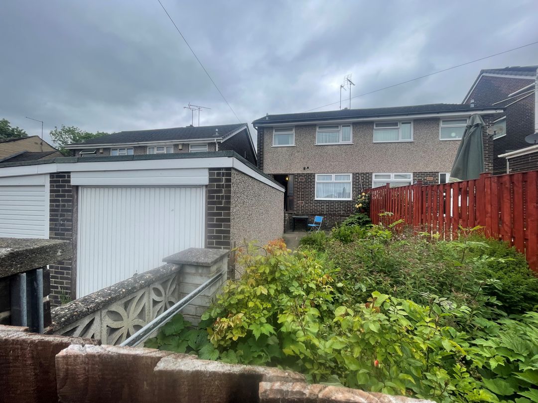 3 bed semidetached house for sale in Greengate Lane, High Green