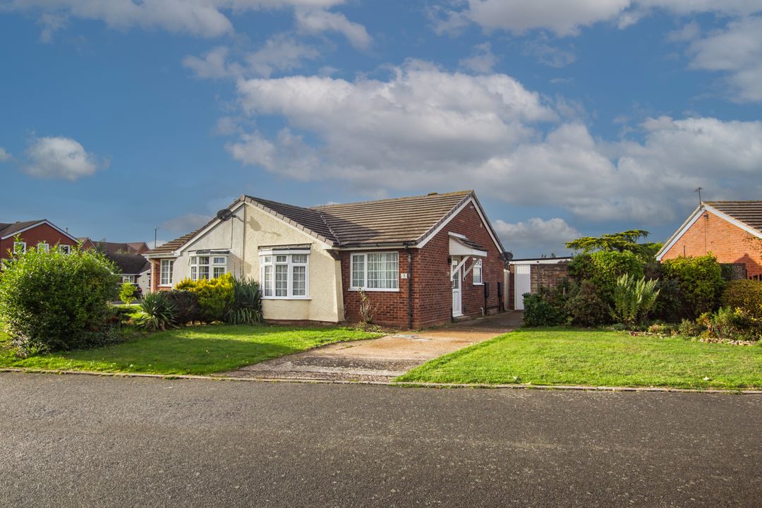 2 bed semidetached bungalow for sale in Anson Close, Wellesbourne