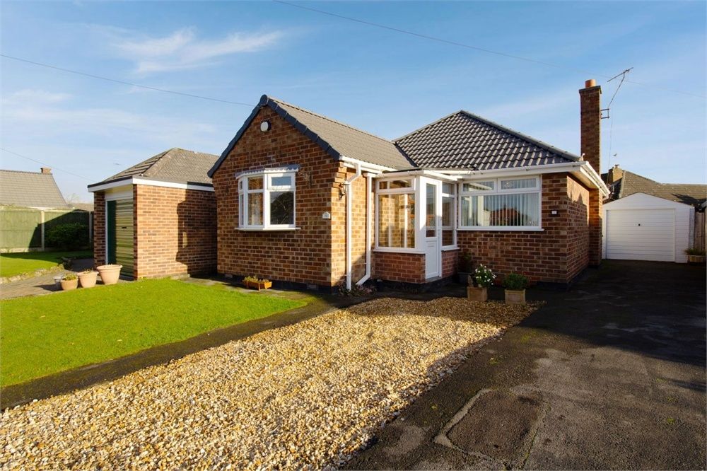 2 bed detached bungalow for sale in Lyndhurst Close, Wirral, Merseyside