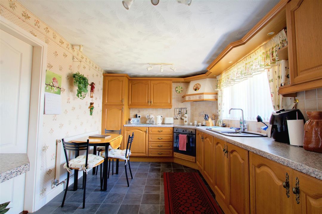 3 bed semidetached house for sale in Mosswood Crescent, Arnold