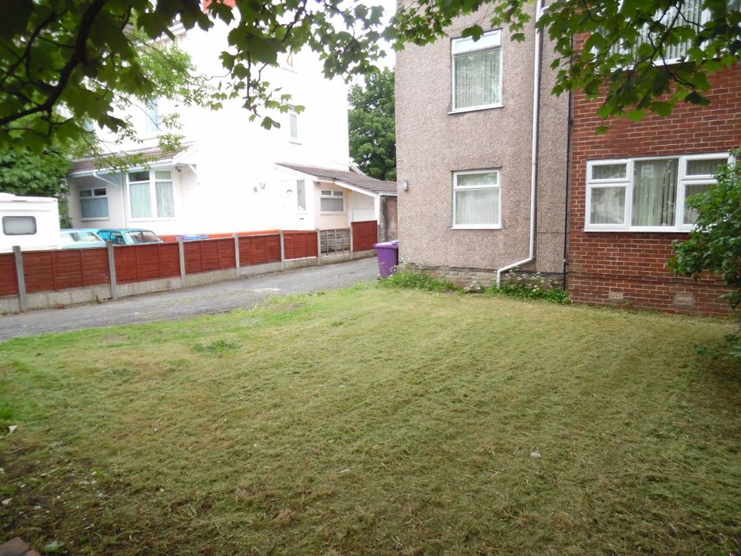 2 bed flat to rent in Flat, Moss Lane, Orrell Park, Liverpool L9 Zoopla