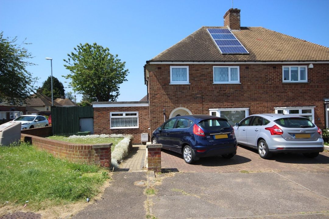 3 bed semidetached house for sale in Princess Way, Wellingborough