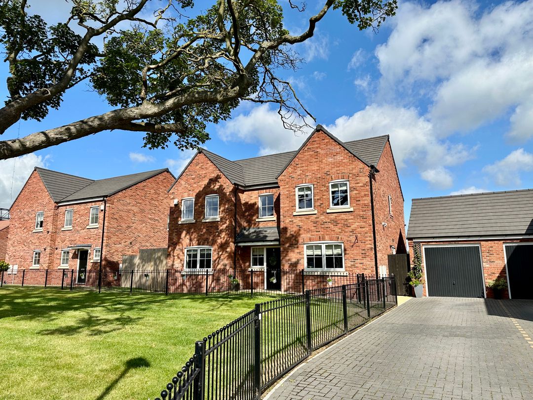 4 bed detached house for sale in Old School Drive, Kirk Sandall