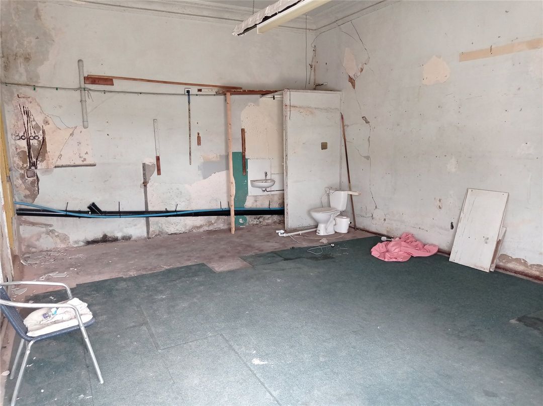 Retail premises to let in Pier Hill, The Palace, Southend On Sea, Essex