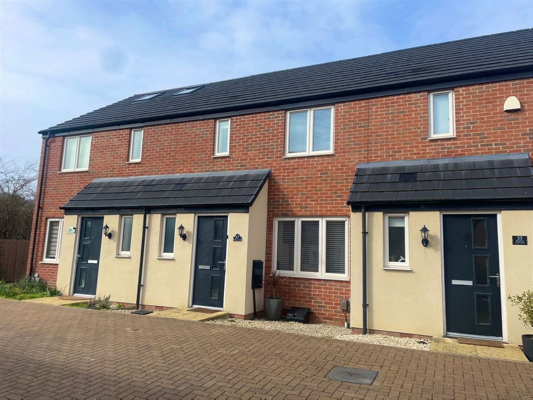 3 bed terraced house for sale in Walmer Close, Northampton NN5 Zoopla