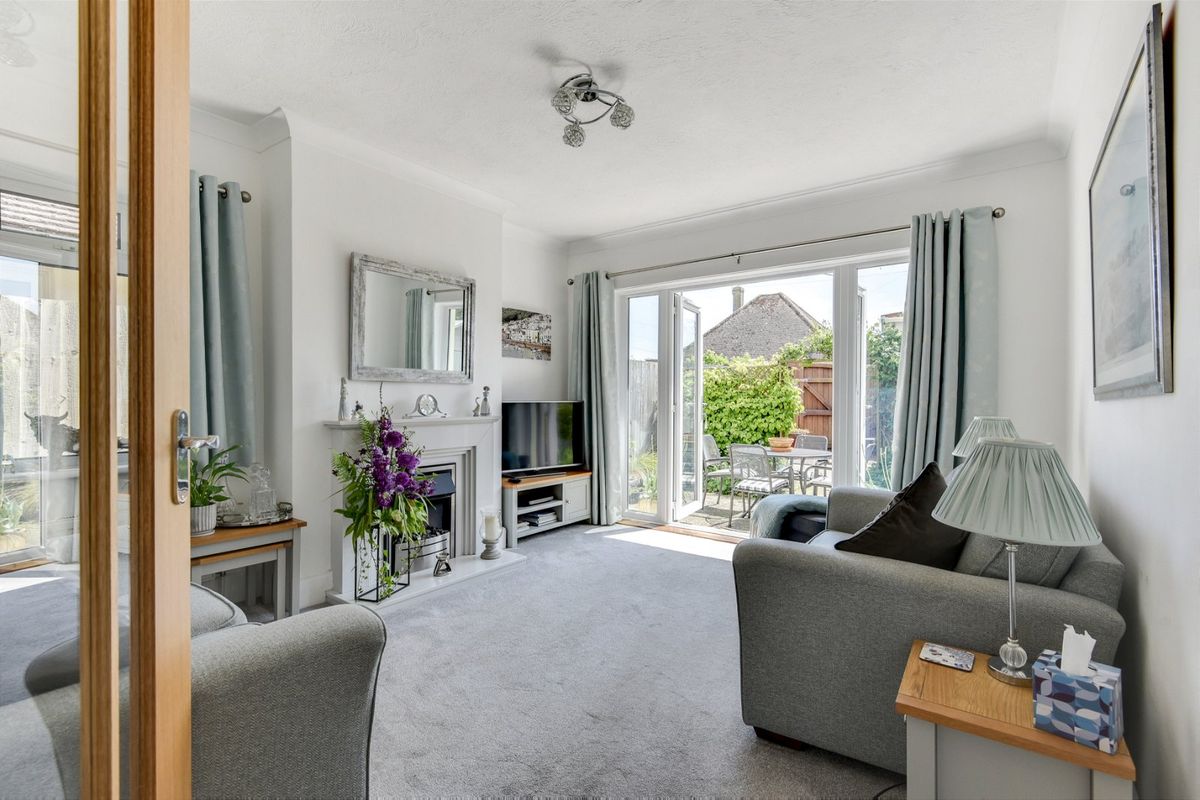 2 bed bungalow for sale in Beehive Lane, Ferring, Worthing BN12 Zoopla