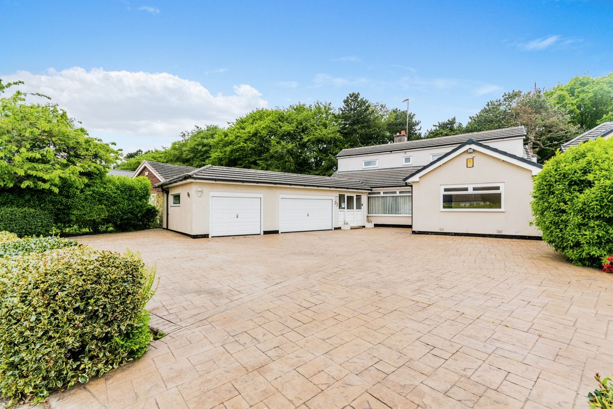 5 bed bungalow for sale in Taunton Road, Sale M33 Zoopla