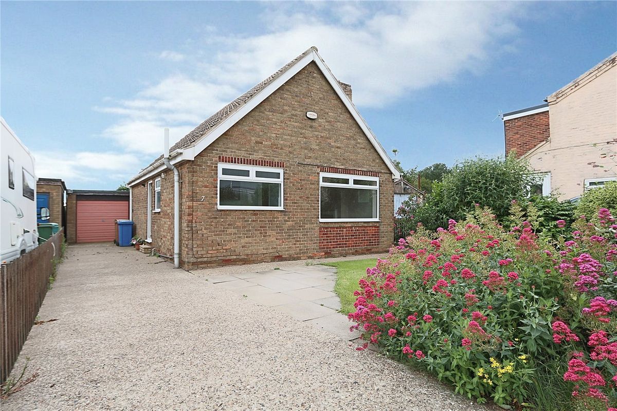 2 bed bungalow for sale in Main Street, Paull, Hull, East Yorkshire