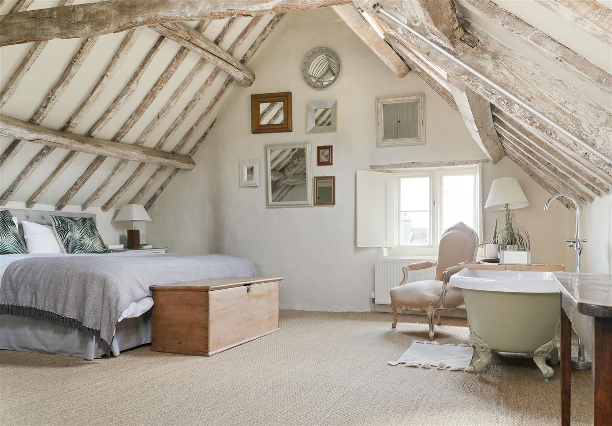 3 bed semidetached house for sale in Silver Street, Chalford Hill