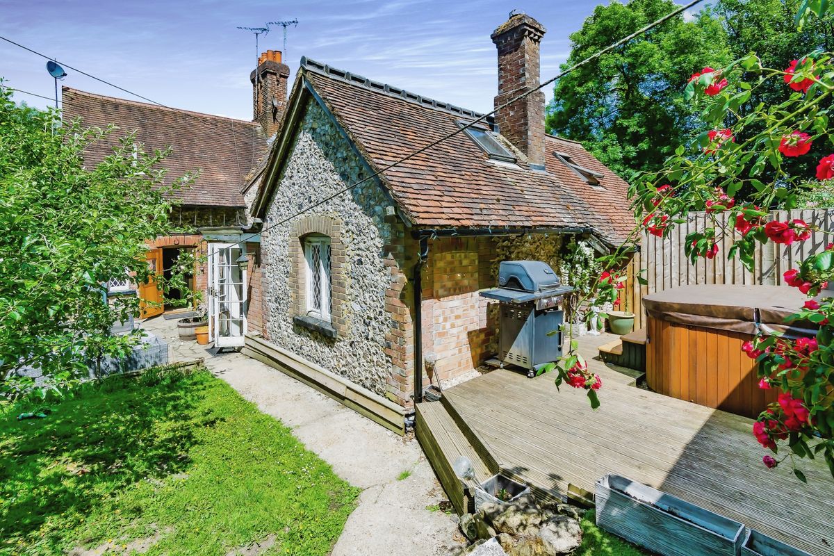 3 bed semidetached house for sale in Limpsfield Road, Warlingham CR3