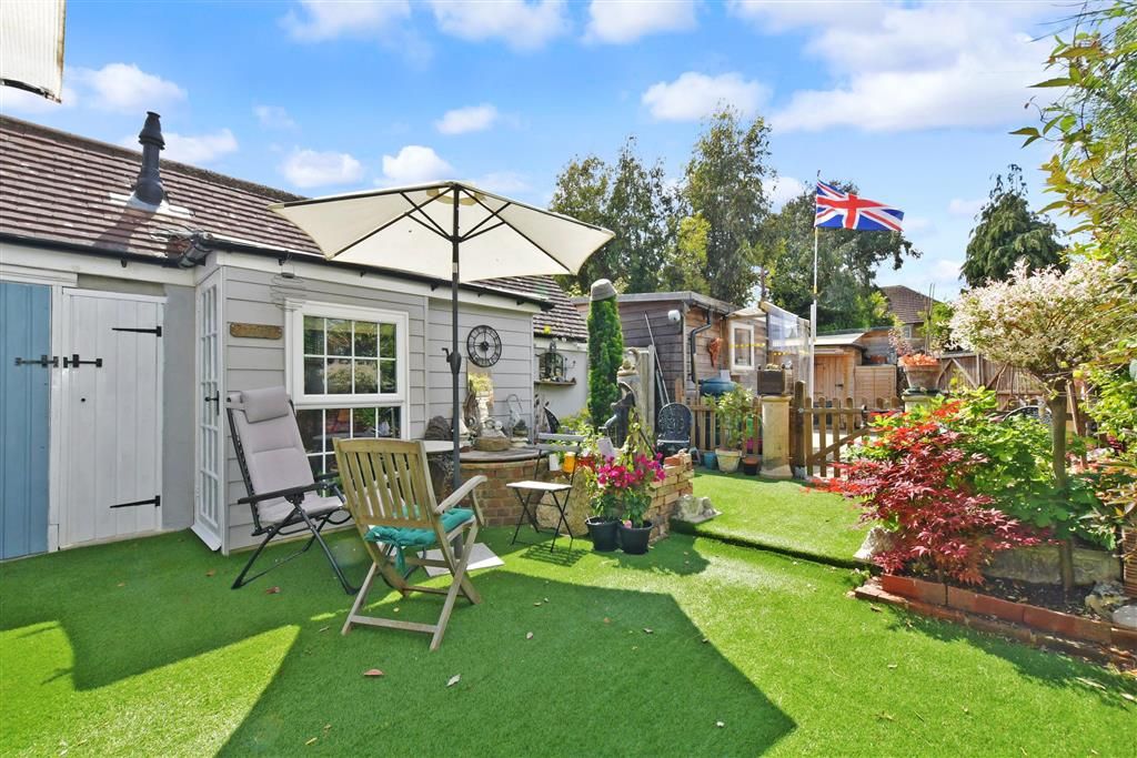 2 bed end terrace house for sale in Worthing Road, Rustington, West