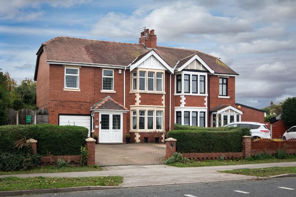 4 bed semidetached house for sale in Garstang Road West, PoultonLe