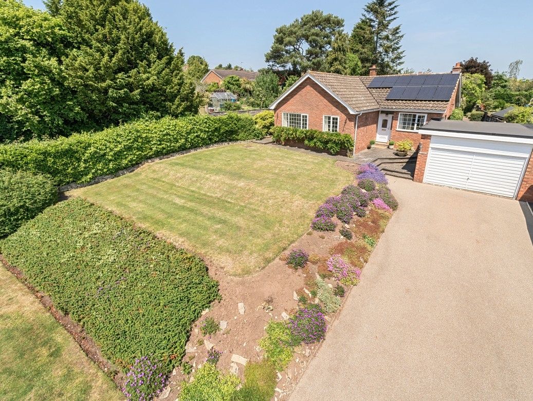 3 bed detached bungalow for sale in Crown Lane, Defford, Worcester WR8