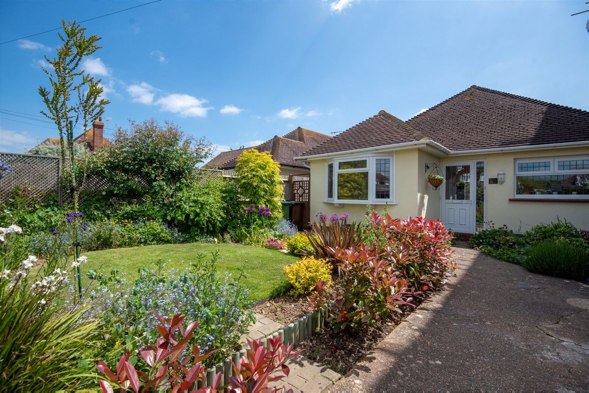 2 bed bungalow for sale in Beehive Lane, Ferring, Worthing BN12 Zoopla