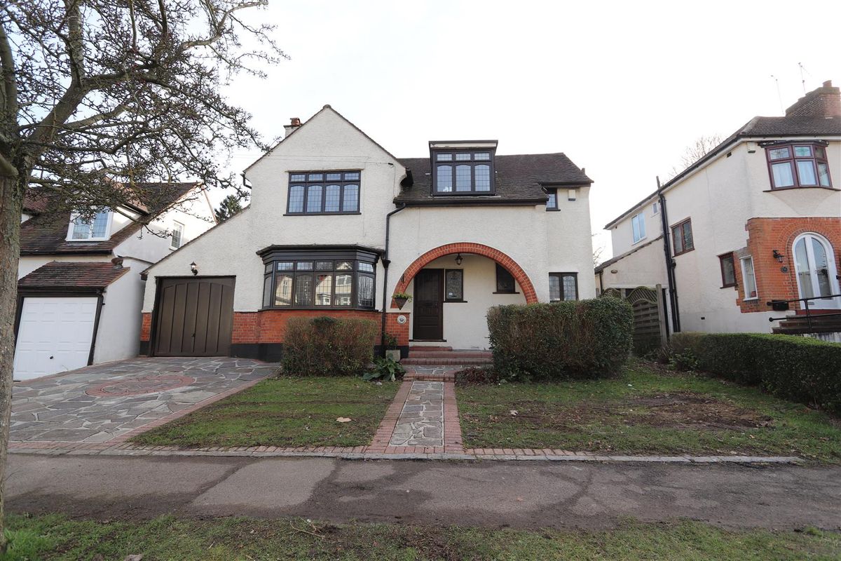 4 bed detached house for sale in Mount Crescent, Warley, Brentwood CM14