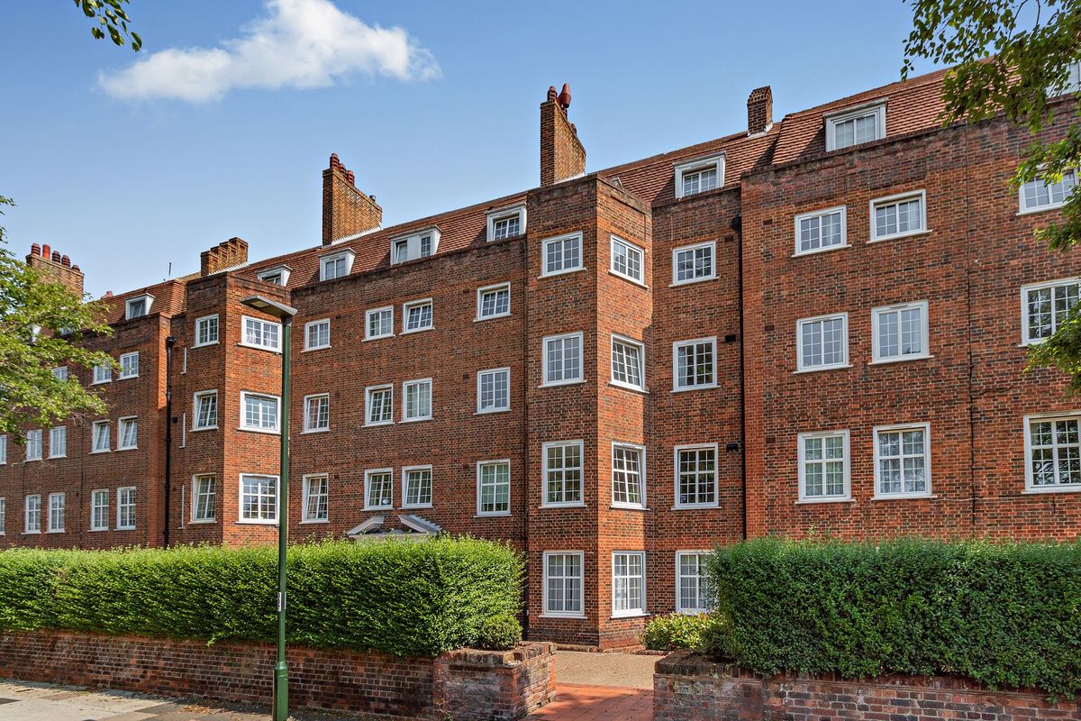 3 bed flat for sale in Lebanon Court, Richmond Road, Twickenham TW1