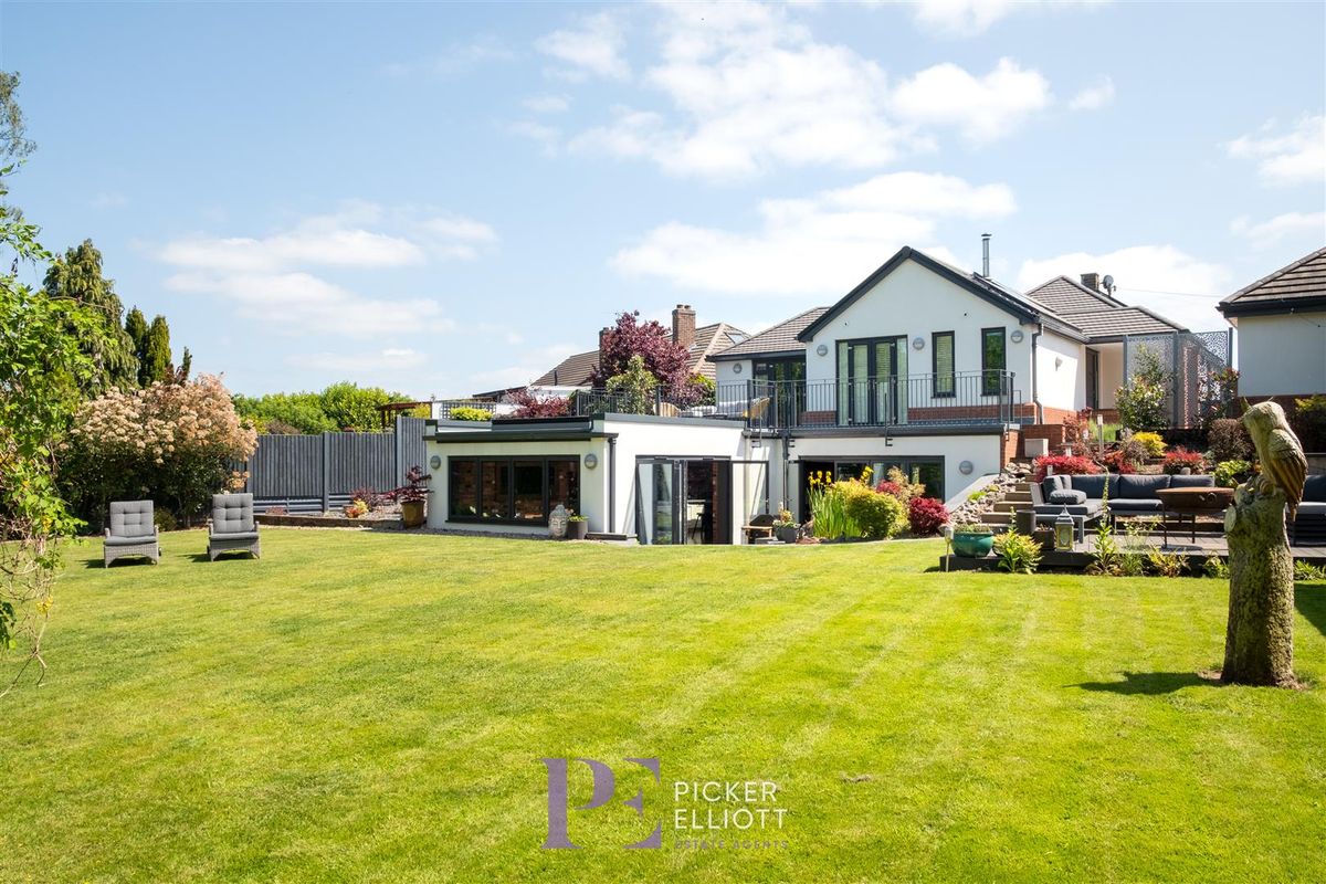 4 bed detached house for sale in Spinney Road, Burbage, Hinckley LE10