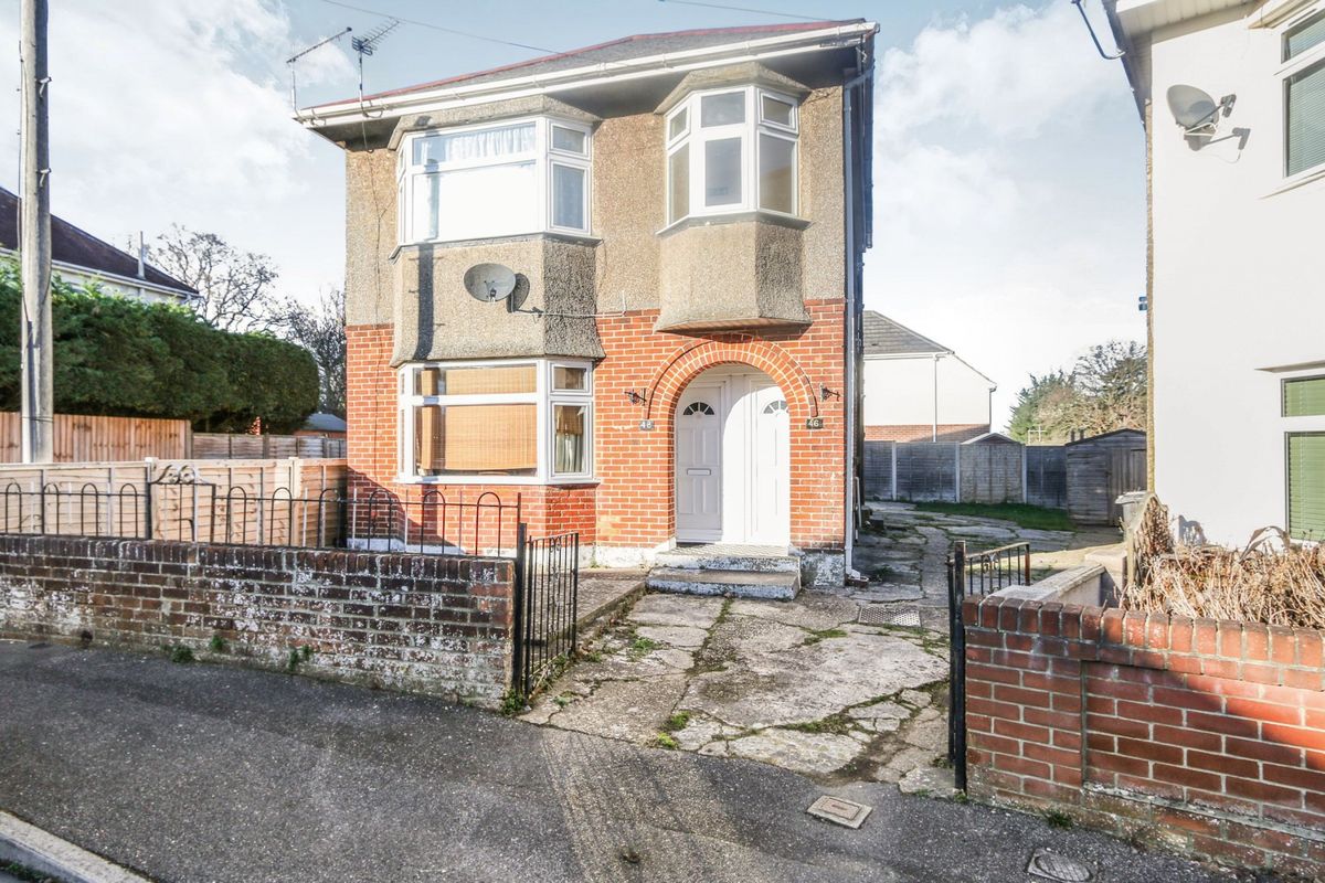 2 bed flat to rent in Barnes Crescent, Bournemouth BH10 Zoopla