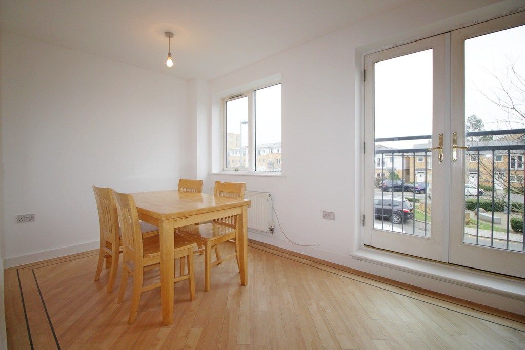 4 bed semidetached house for sale in Taywood Road, Northolt UB5 Zoopla