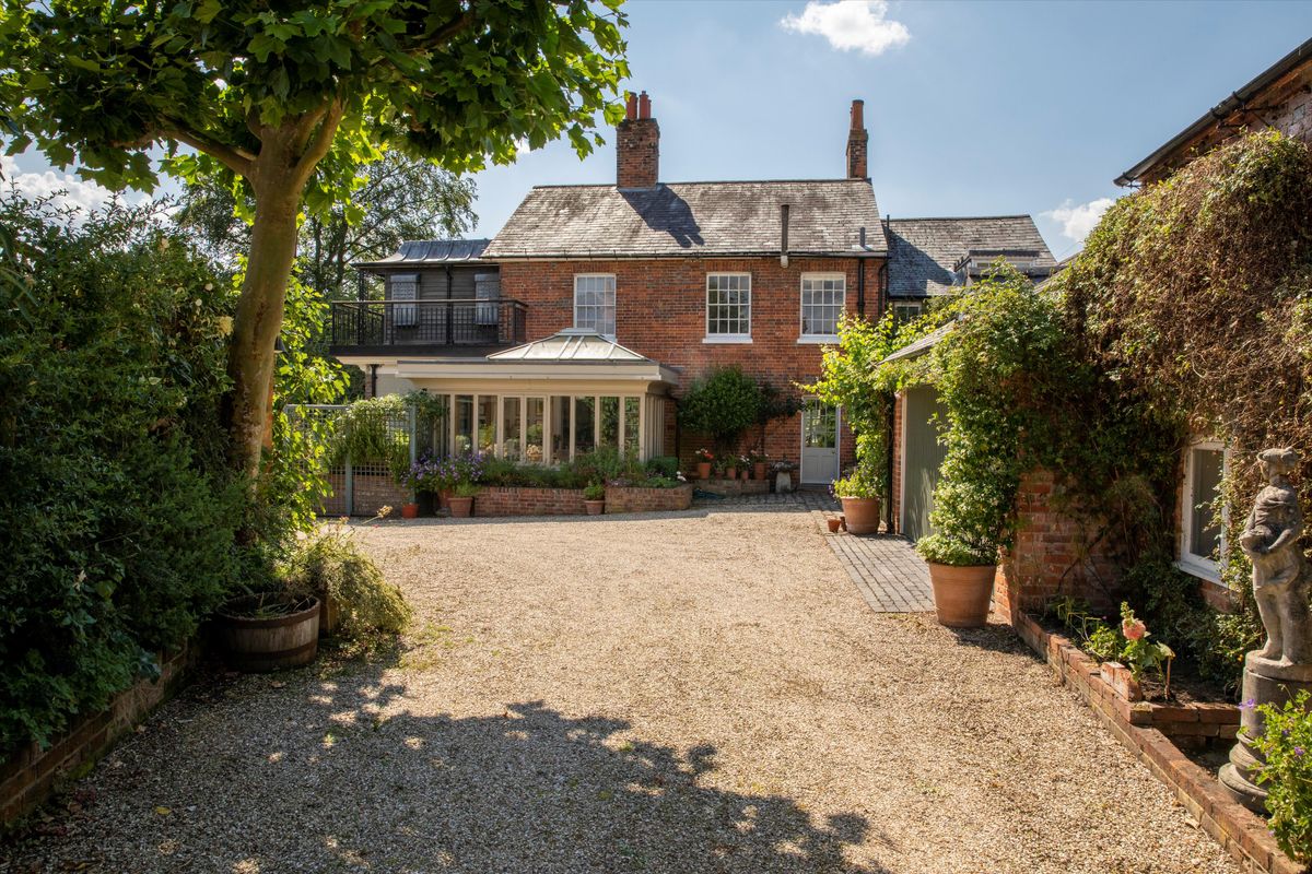 6 bed detached house for sale in Donnington, Newbury, Berkshire RG14