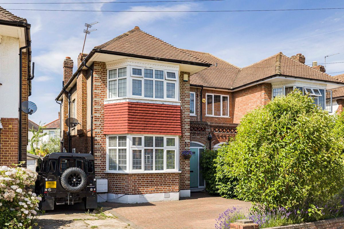 3 bed semidetached house for sale in Sussex Way, Cockfosters,