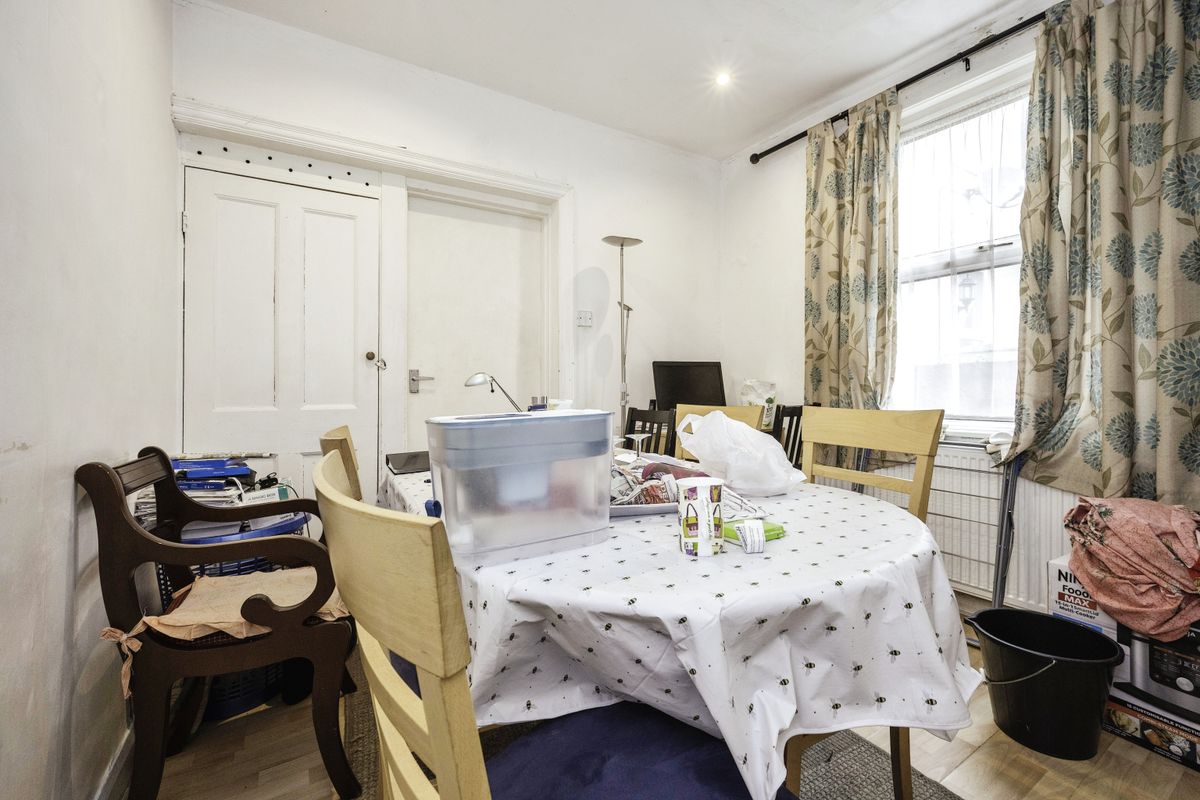 3 bed semidetached house for sale in Miller Road, Bedford