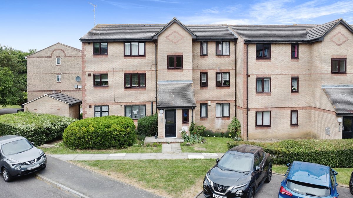 1 bed flat for sale in Chestnut Road, Vange, Basildon, Essex SS16 Zoopla