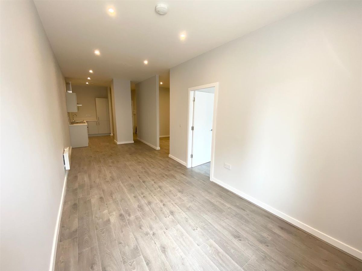 1 bed flat to rent in Sky Gardens, Crosby Road North, Waterloo