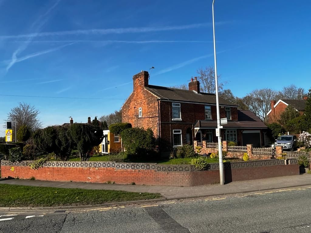 2 bed cottage for sale in Macclesfield Road, Holmes Chapel, Crewe CW4