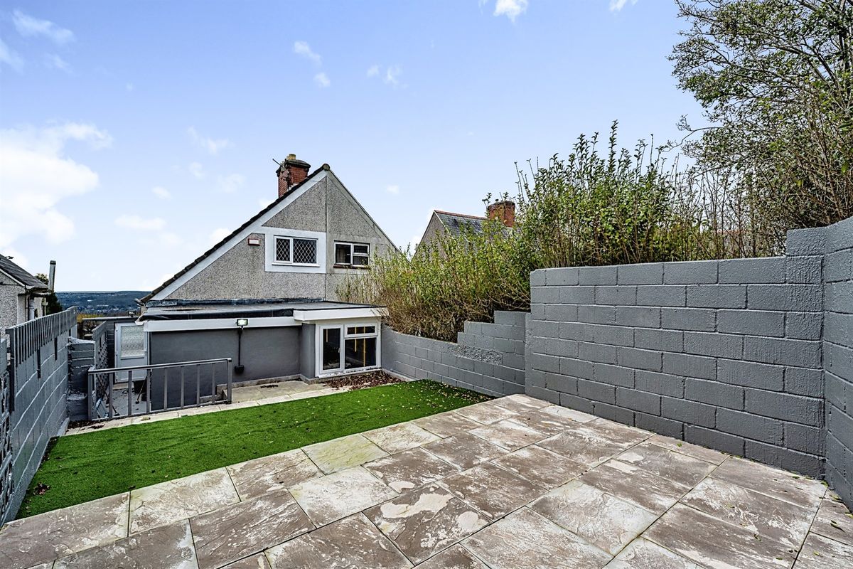 2 bed semidetached house for sale in Merlin Crescent, Townhill