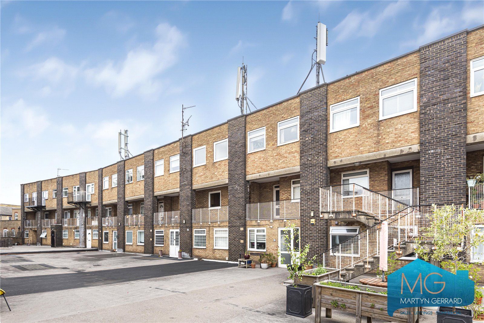 3 bed flat for sale in Viceroy Close, East End Road, East Finchley