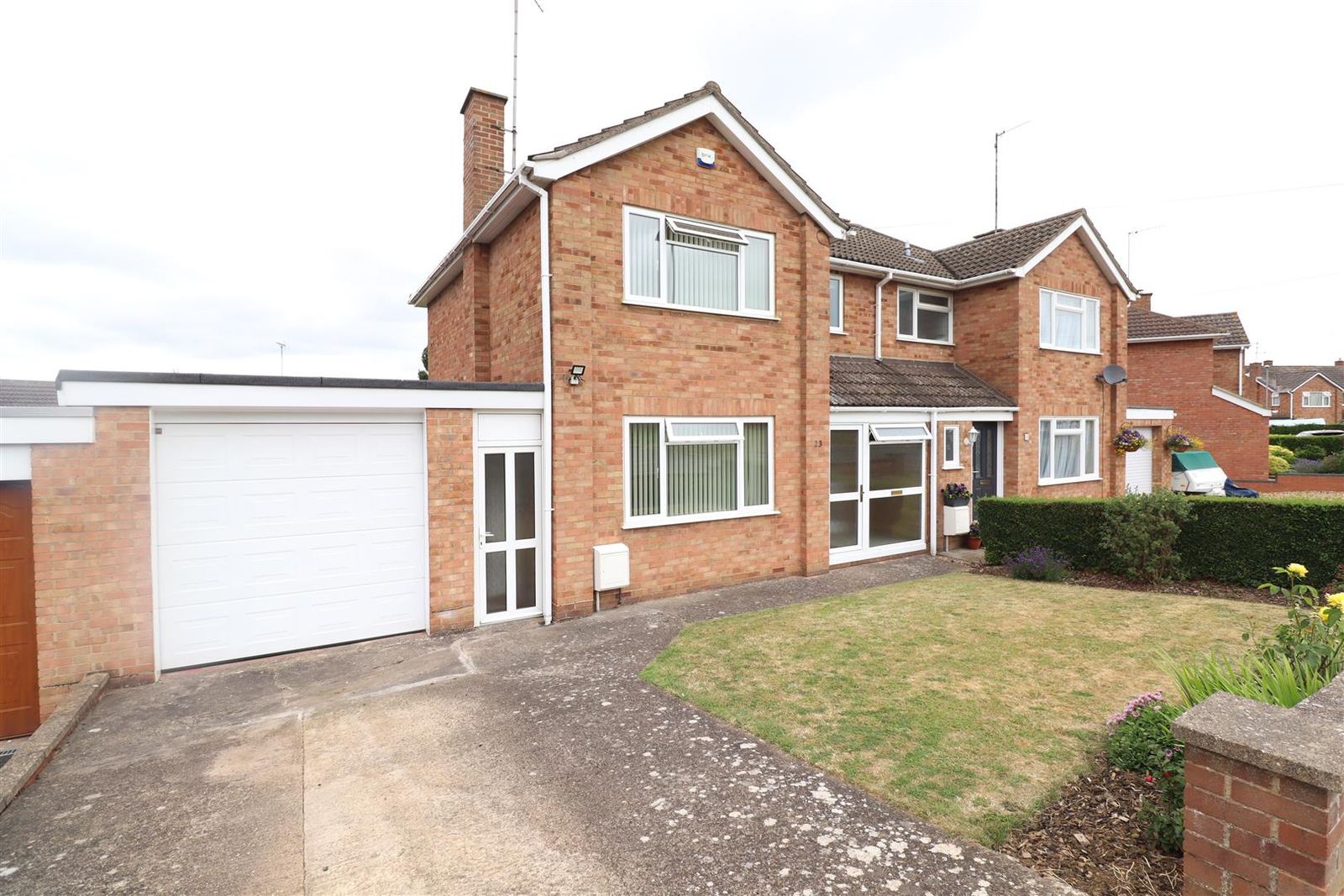 3 bed semidetached house for sale in Shelley Drive, Higham Ferrers