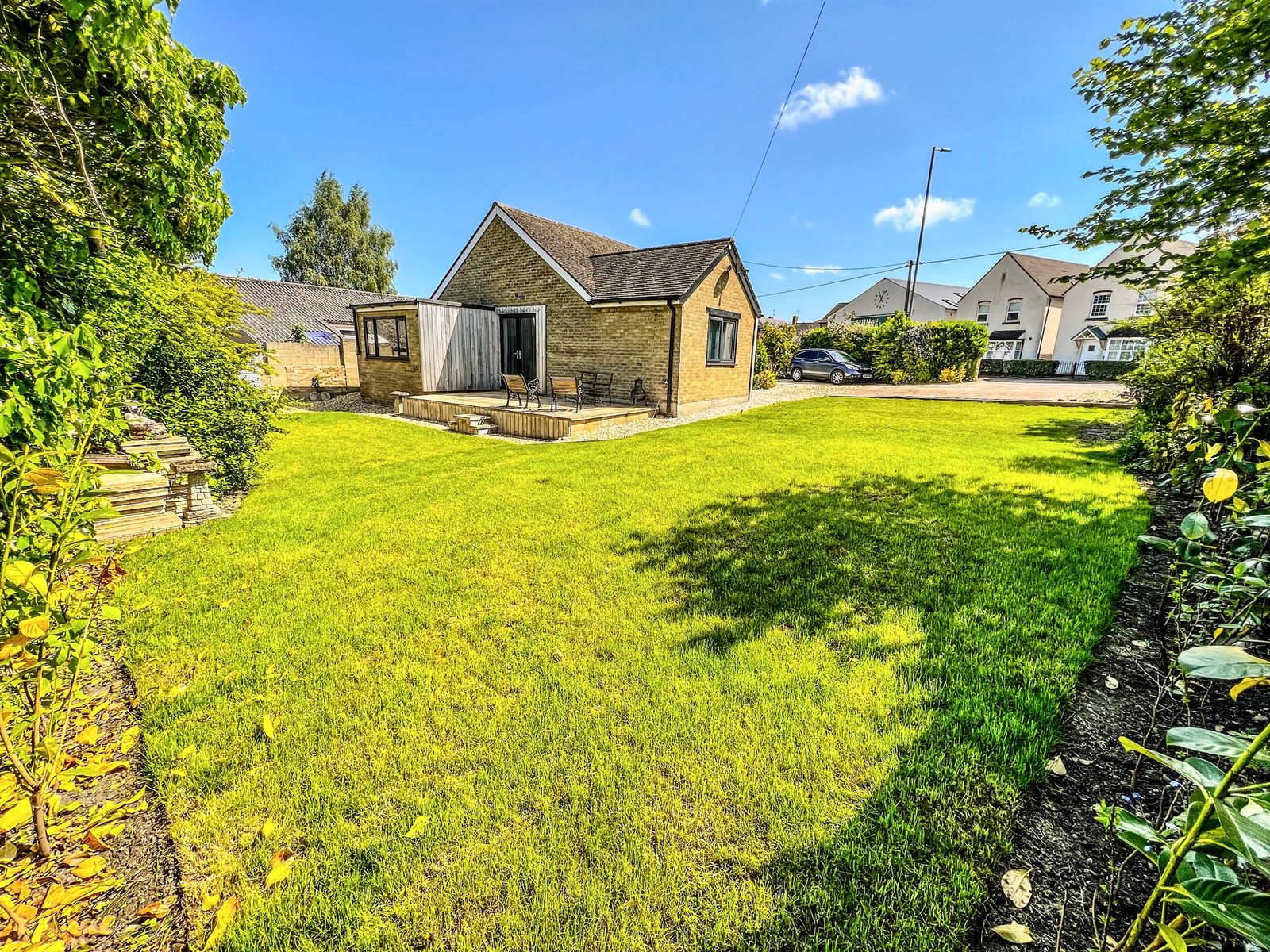 3 bed detached bungalow for sale in Lechlade Road, Highworth, Swindon