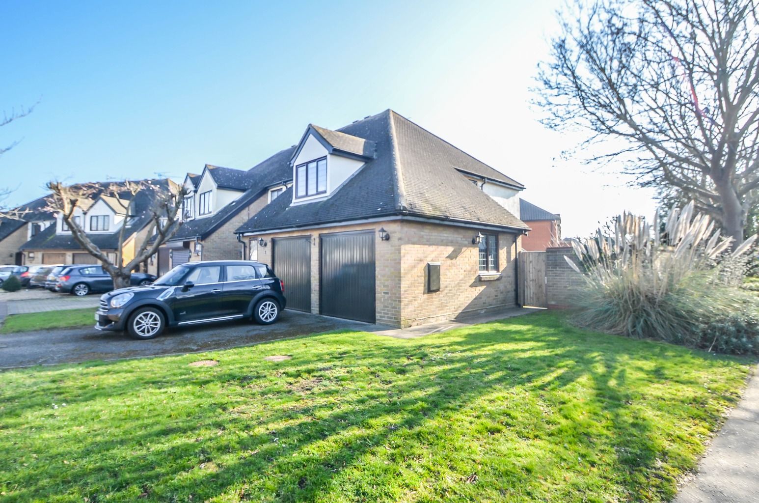 4 bed semidetached house for sale in Fitzwarren, Shoeburyness
