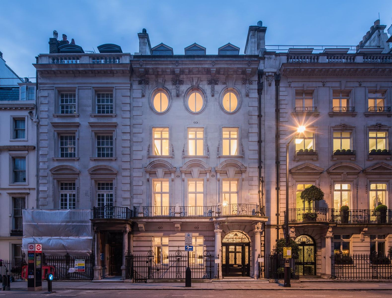 12 bed terraced house for sale in Upper Grosvenor Street, London W1K