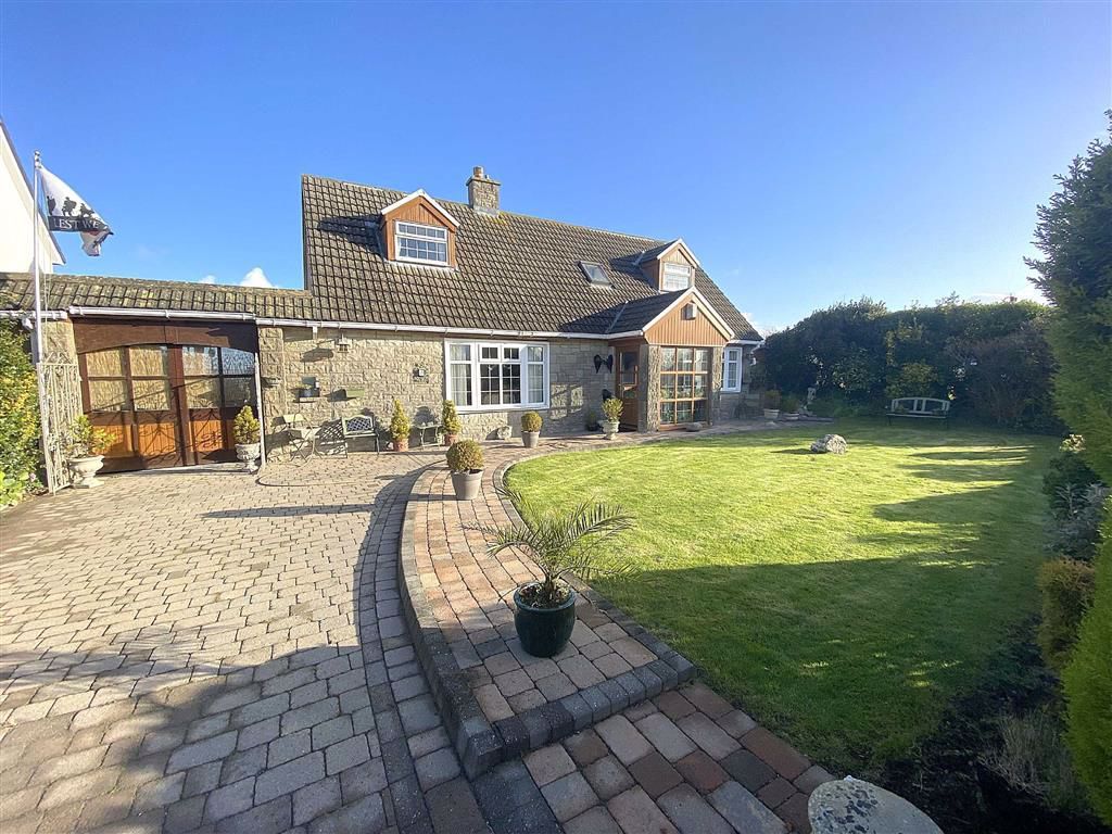 4 bed detached bungalow for sale in Portfield Gate, Haverfordwest SA62