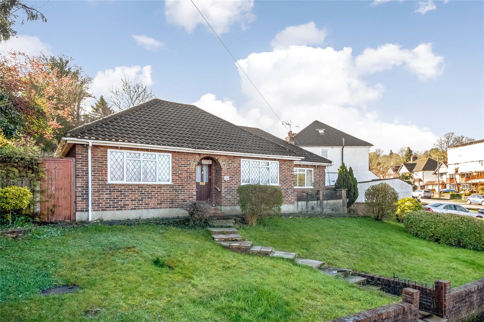 2 bed bungalow for sale in Petersfield Crescent, Coulsdon CR5 Zoopla