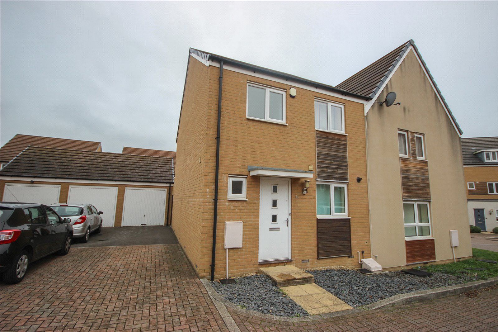 3 bed semidetached house to rent in Skinners Croft, Patchway, Bristol