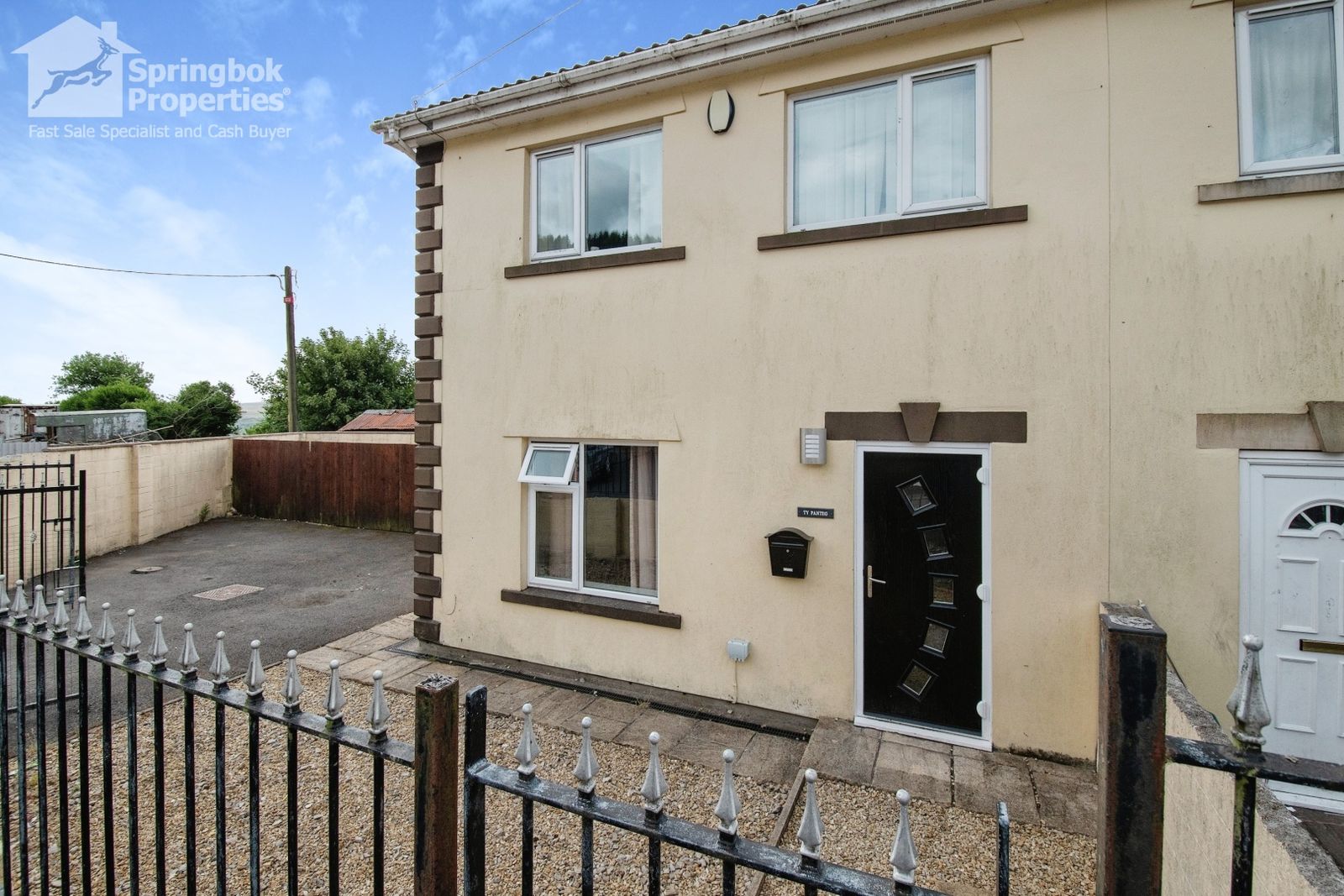 3 bed semidetached house for sale in Tonypandy, Tonypandy, Mid