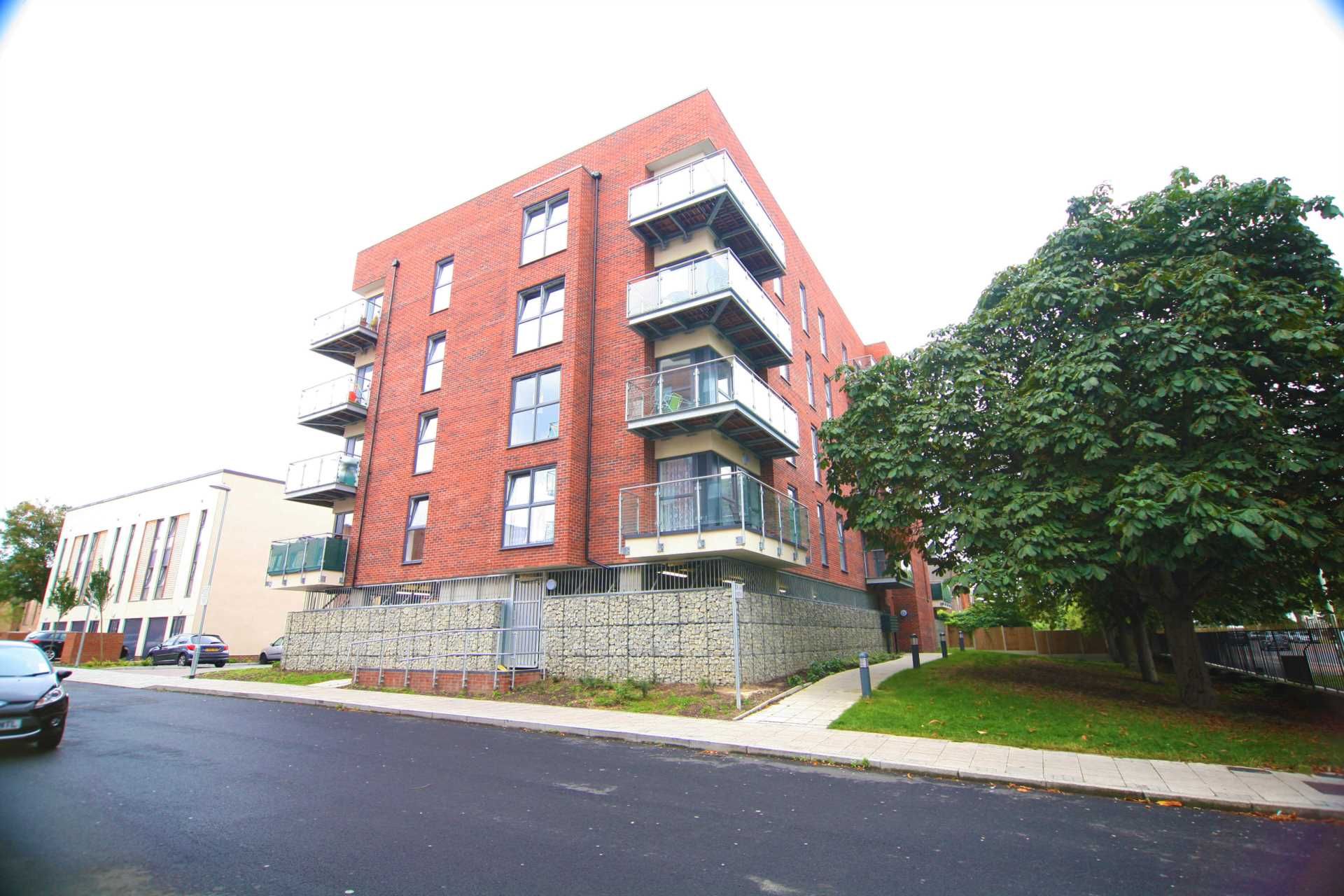 3 bed flat for sale in Dean Path, Dagenham RM8 Zoopla