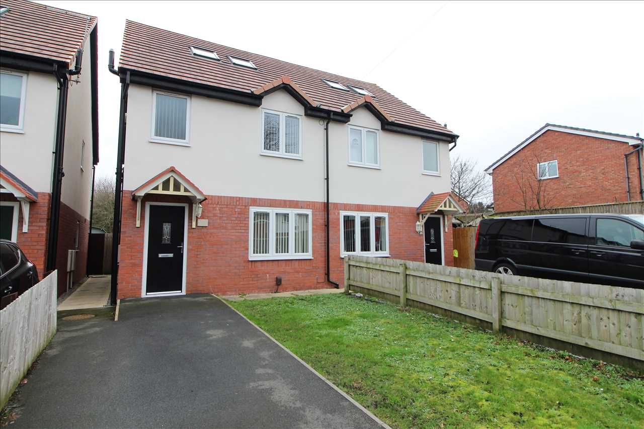4 bed semidetached house to rent in Melling Road, Aintree, Liverpool