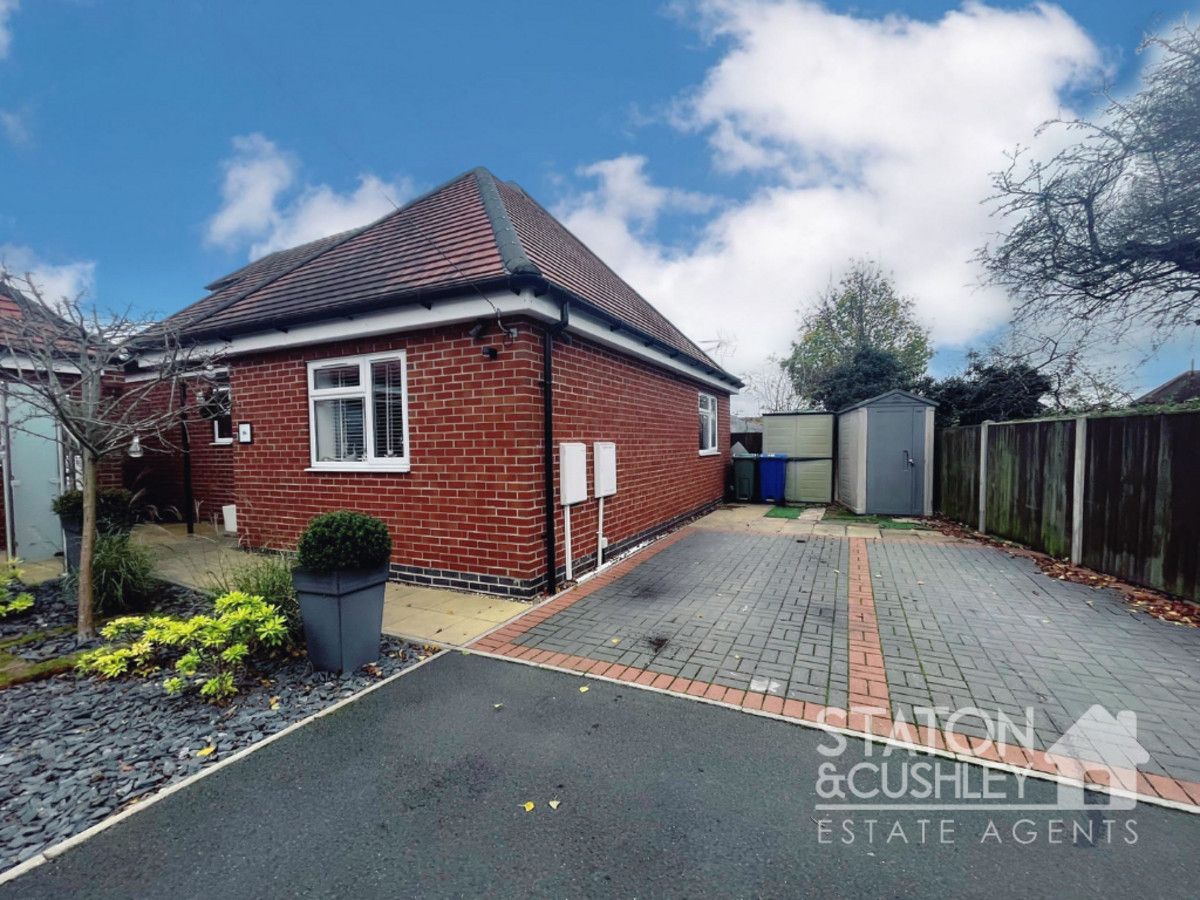3 bed detached bungalow for sale in Beech Hill Crescent, Mansfield NG19