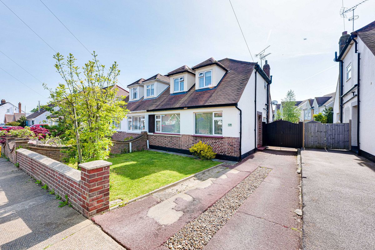 4 bed semidetached house for sale in Olive Avenue, LeighOnSea SS9 Zoopla