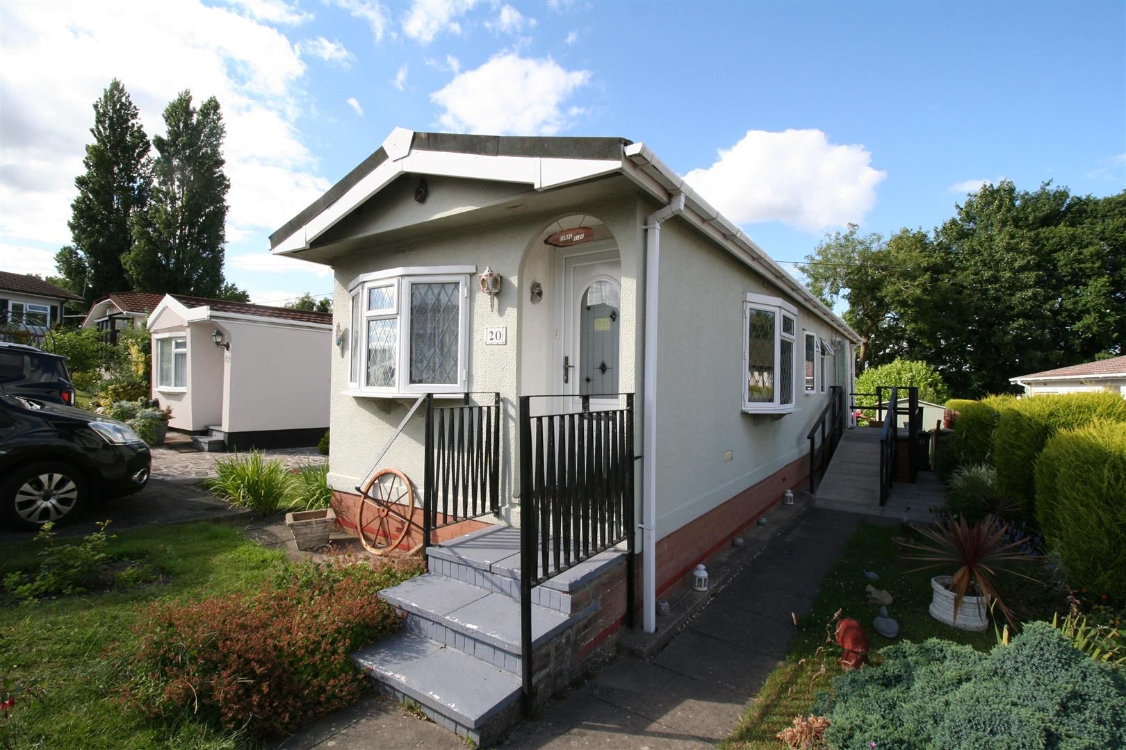 2 bed mobile/park home for sale in Mill Farm Park, Bulkington, Bedworth