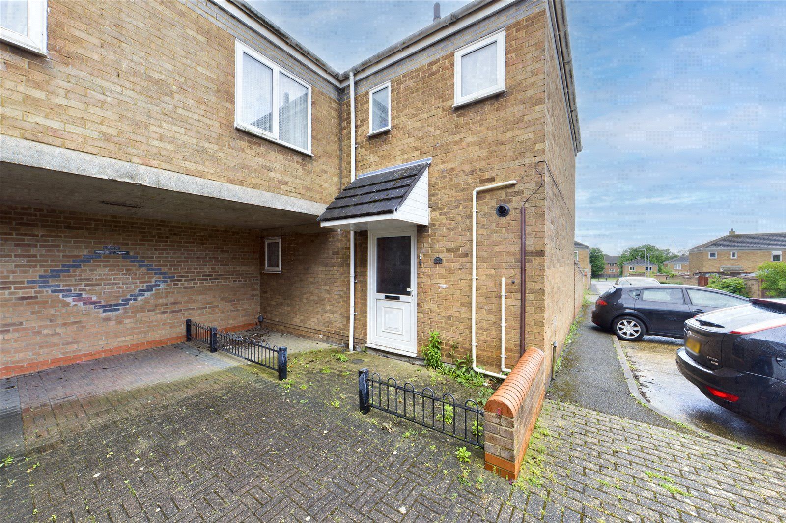3 bed end terrace house for sale in Lucas Court, Huntingdon