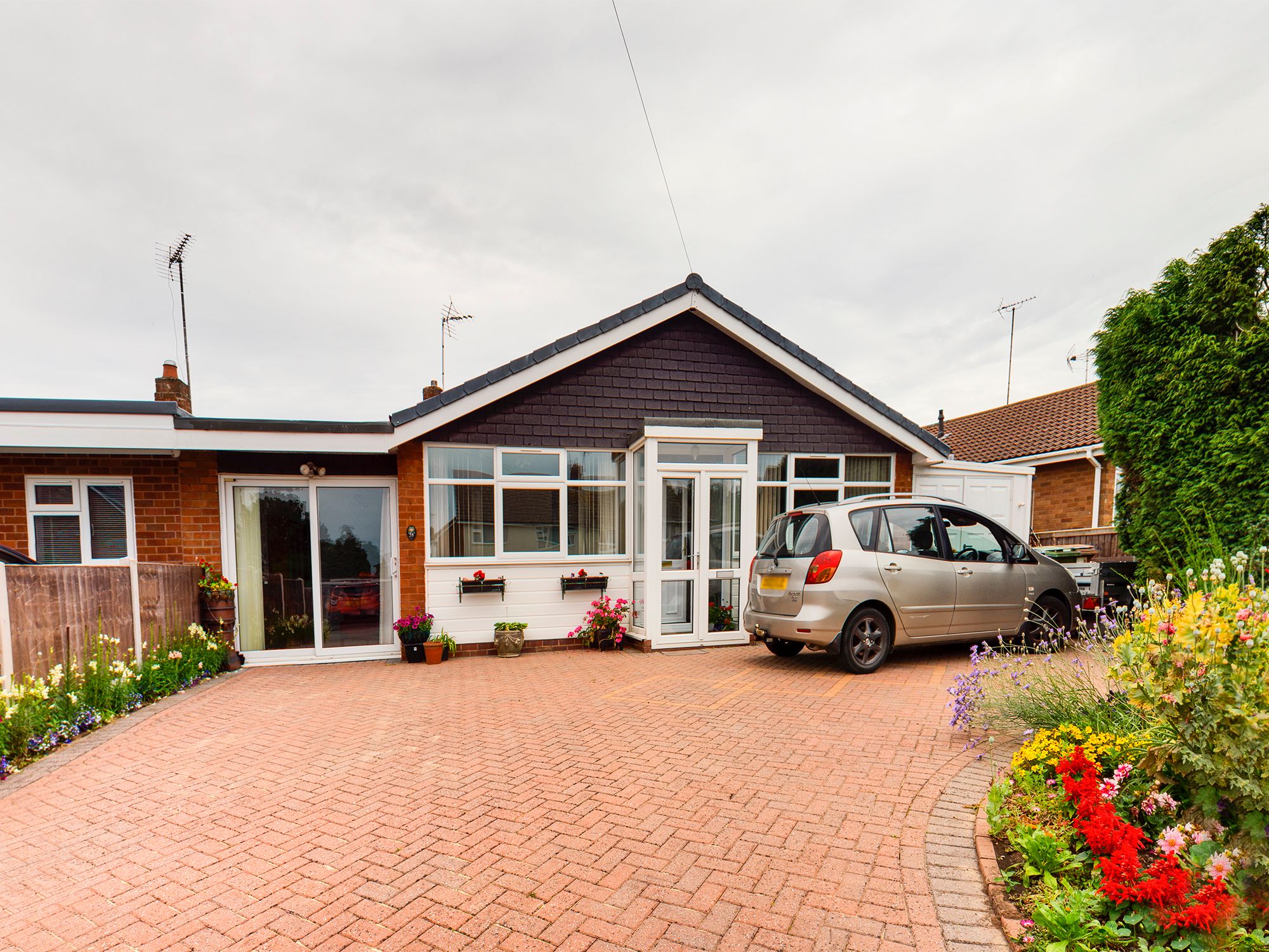 3 bed linkdetached house for sale in Witney Road, Baswich, Stafford