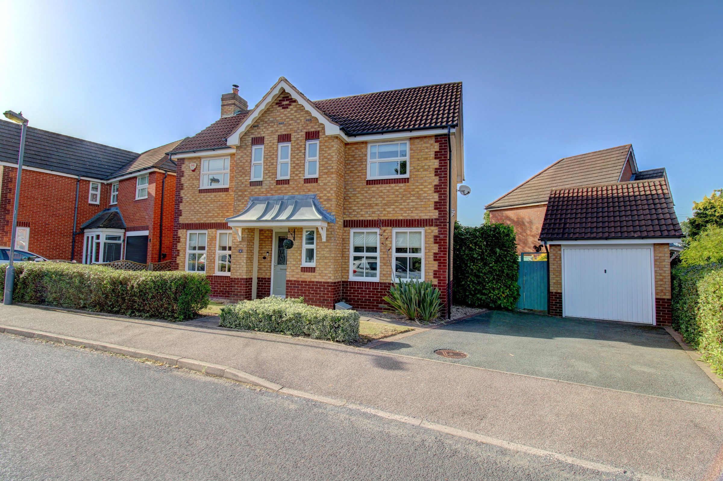 3 bed detached house for sale in Hatherden Drive, Sutton Coldfield B76