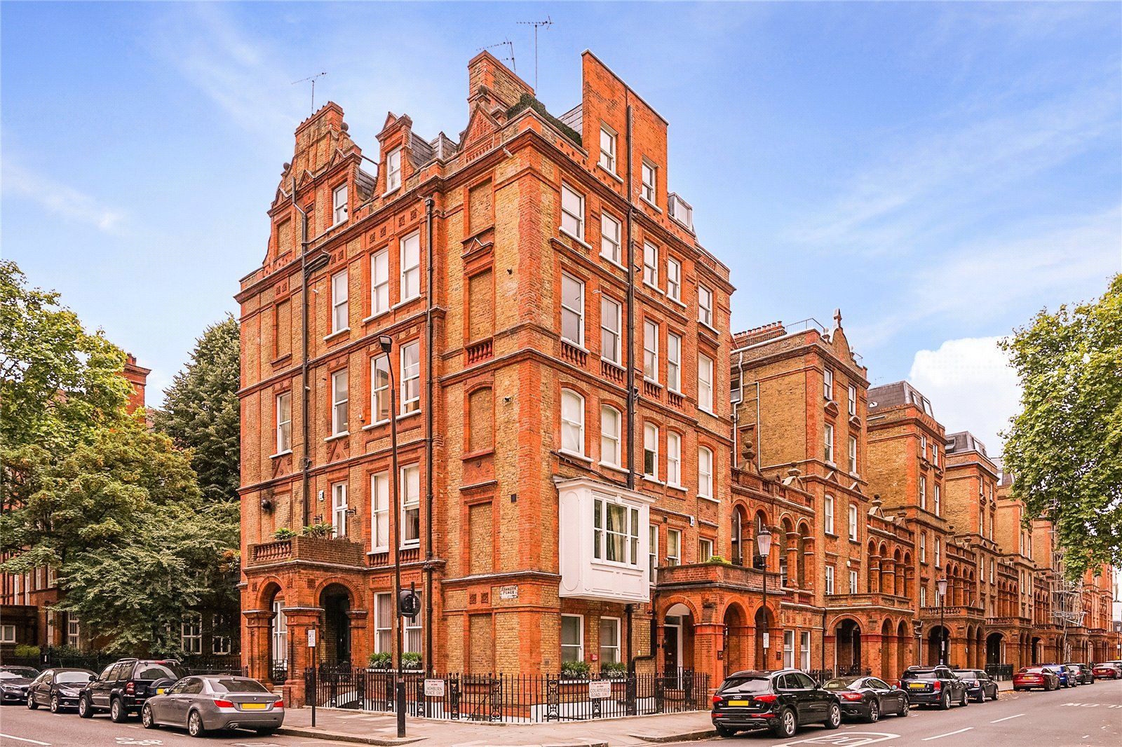2 bed flat to rent in Courtfield Road, South Kensington, London SW7