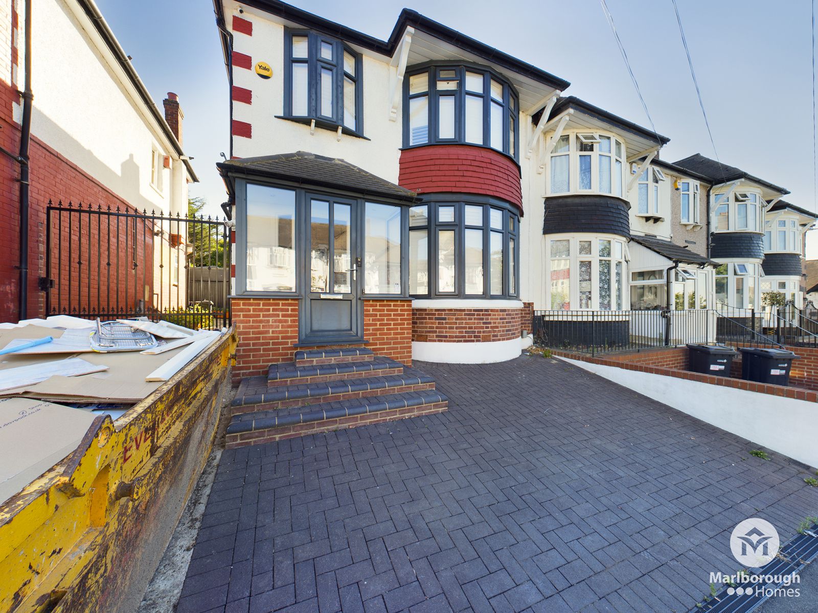 3 bed end terrace house to rent in Stradbroke Grove, Clayhall, Ilford